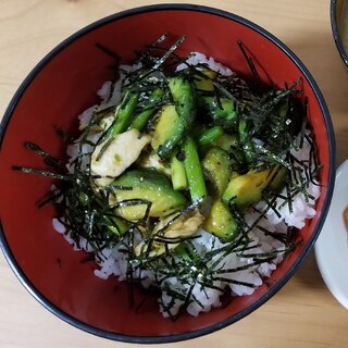 甘辛丼！トリとアボカドとニンニクの芽